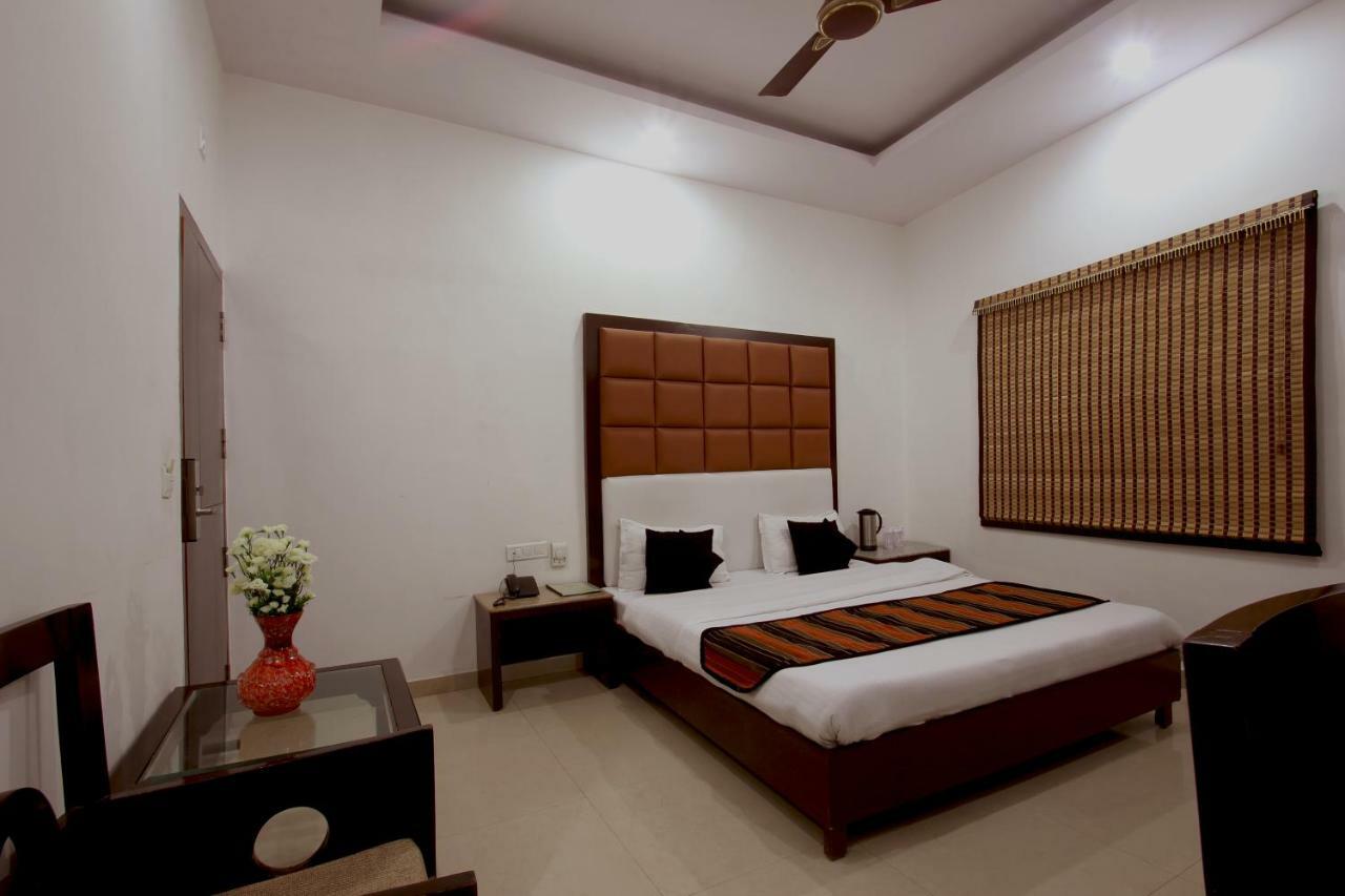 Hotel Mohan International New Delhi Eksteriør bilde